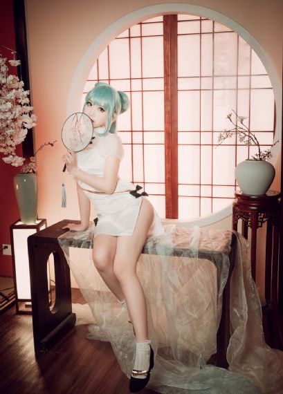 《漂亮的女邻居》在线观看